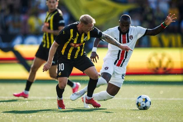 250717 Mikkel Rygaard Jensen of Häcken and Cedric Badolo of Spartak Trnava during the UEFA Europa League qualifier football match between Häcken and Spartak Trnava on July 17, 2025 in Göteborg. Photo: Michael Erichsen BILDBYRAN COP 89 MI0850 fotboll football soccer fotball uefa europa league europa league häcken spartak trnava bbeng bbauto Copyright: MICHAELxERICHSEN BB250717MI017