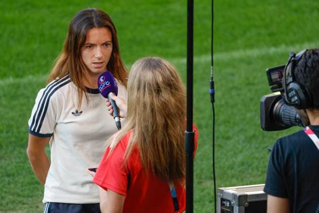 Spain s Aitana Bonmati delivers remarks to the media ahead of a training session held in Bern, Switzerland, 17 July 2025. Spain will face Switzerland in the UEFA Women s Euro quarter final soccer match on 18 July. Spanish National Soccer team training session !ACHTUNG: NUR REDAKTIONELLE NUTZUNG!  Copyright: xAnaxEscobarx GRAF6786 20250717-55017435838_1