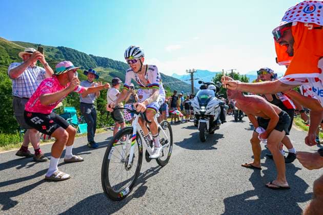 Tour de France 2025 Stage 12 HAUTACAM, FRANCE - JULY 17 : Pogacar Tadej (SLO) of UAE Team Emirates - XRG in action during stage 12 of the 112th edition of Tour de France an UCI World Tour 2.UWT cycling road race stage for Men Elite of 181 km with start in Auch and finish in Hautacam on July 17, 2025 in Hautacam, France, 17 07 2025 ( Motordriver Kenny Verfaillie - Hautacam France  Copyright: xVincentxKalutx