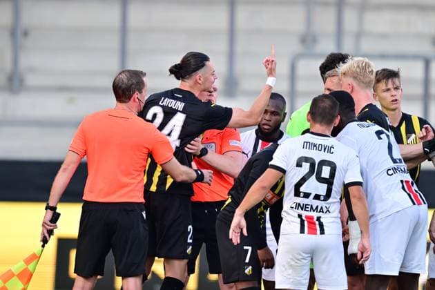 GÖTEBORG, SVERIGE 20250717 Häckens Amor Layouni gestikulerar efter att ha fatt gult kort under torsdagens kvalmatch i Europa League mellan BK Häcken och Spartak Trnava pa Bravida Arena. GÖTEBORG SVERIGE x9200x