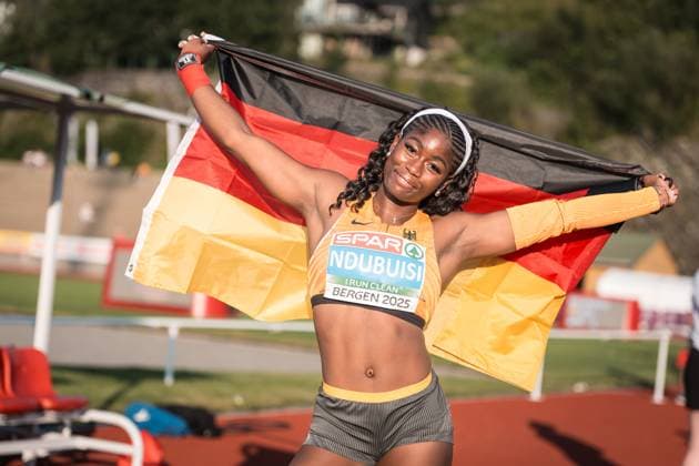 European U23 Championships 2025; Bergen, 17.07.2025 Nina Chioma NDUBUISI (GER) poses with the flag after the womens shot put European U23 Championships 2025 in Bergen, 17.07.2025 *** European U23 Championships 2025 Bergen, 17 07 2025 Nina Chioma NDUBUISI GER poses with the flag after the womens shot put European U23 Championships 2025 in Bergen, 17 07 2025 Copyright: xBEAUTIFULxSPORTS UlfxSchillerx