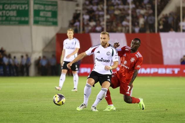 Fußball, EL-Quali, FC Aqtöbe - Legia Warschau AKTOBE 17.07.2025 REWANZOWY MECZ I RUNDA ELIMINACYJNA LIGA EUROPY SEZON 2025 26: FK AKTOBE - LEGIA WARSZAWA --- UEFA EUROPA LEAGUE FIRST QUALIFYING ROUND SECOND MATCH: FC AKTOBE - LEGIA WARSAW RAFAL AUGUSTYNIAK DANIEL SOSAH FOT. PIOTR KUCZA FOTOPYK NEWSPIX.PL --- newspix.pl POLAND OUT! 