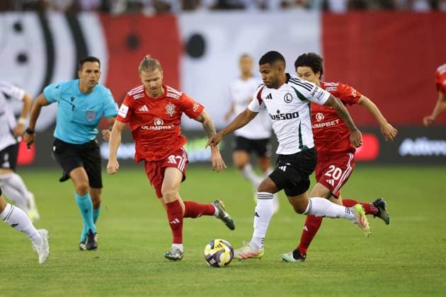 Fußball, EL-Quali, FC Aqtöbe - Legia Warschau AKTOBE 17.07.2025 REWANZOWY MECZ I RUNDA ELIMINACYJNA LIGA EUROPY SEZON 2025 26: FK AKTOBE - LEGIA WARSZAWA --- UEFA EUROPA LEAGUE FIRST QUALIFYING ROUND SECOND MATCH: FC AKTOBE - LEGIA WARSAW NIKITA KORZUN JUERGEN ELITIM GIEORGIJ ZUKOW FOT. PIOTR KUCZA FOTOPYK NEWSPIX.PL --- newspix.pl POLAND OUT! 