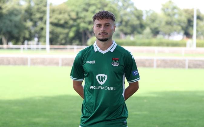 1. FC Schweinfurt 05, 3. Liga, Porträttermin 2025 2026 Nico Grimbs (1.FC Schweinfurt 05), Einzelbild, Portrait, Querformat Schweinfurt Sachs-Stadion Bayern Deutschland