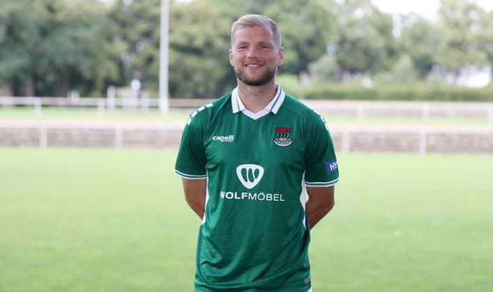 1. FC Schweinfurt 05, 3. Liga, Porträttermin 2025 2026 Johannes Geis (1.FC Schweinfurt 05), Einzelbild, Portrait, Querformat Schweinfurt Sachs-Stadion Bayern Deutschland