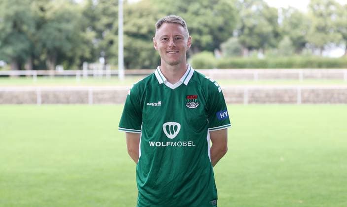 1. FC Schweinfurt 05, 3. Liga, Porträttermin 2025 2026 Joshua Endres (1.FC Schweinfurt 05), Einzelbild, Portrait, Querformat Schweinfurt Sachs-Stadion Bayern Deutschland