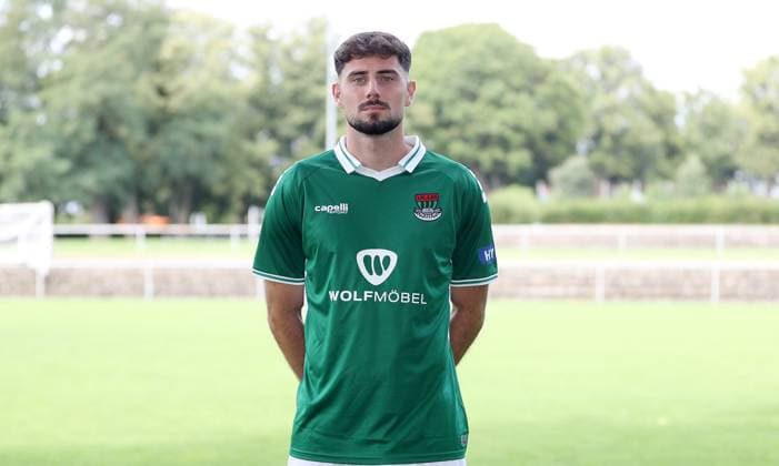 1. FC Schweinfurt 05, 3. Liga, Porträttermin 2025 2026 Lucas Zeller (1.FC Schweinfurt 05), Einzelbild, Portrait, Querformat Schweinfurt Sachs-Stadion Bayern Deutschland