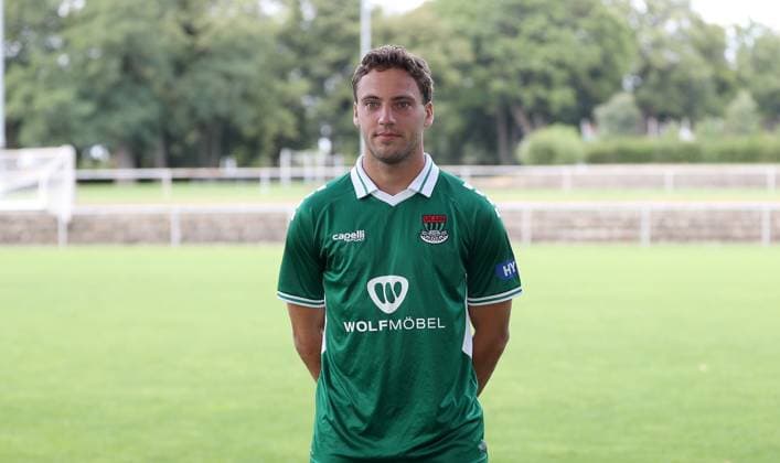 1. FC Schweinfurt 05, 3. Liga, Porträttermin 2025 2026 Tim Latteier (1.FC Schweinfurt 05), Einzelbild, Portrait, Querformat Schweinfurt Sachs-Stadion Bayern Deutschland