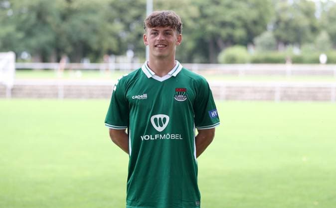 1. FC Schweinfurt 05, 3. Liga, Porträttermin 2025 2026 Valentin Schmitt (1.FC Schweinfurt 05), Einzelbild, Portrait, Querformat Schweinfurt Sachs-Stadion Bayern Deutschland