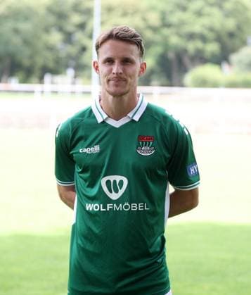 1. FC Schweinfurt 05, 3. Liga, Porträttermin 2025 2026 Leonard Langhans (1.FC Schweinfurt 05), Einzelbild, Portrait, Hochformat Schweinfurt Sachs-Stadion Bayern Deutschland