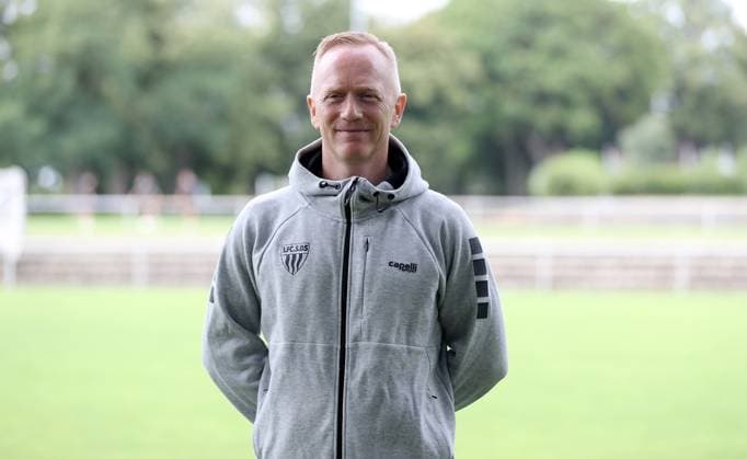 1. FC Schweinfurt 05, 3. Liga, Porträttermin 2025 2026 Mannschaftsarzt Dr. Simon Herwerth (1.FC Schweinfurt 05), Einzelbild, Portrait, Querformat Schweinfurt Sachs-Stadion Bayern Deutschland