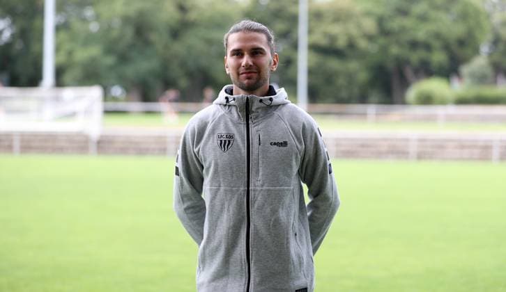 1. FC Schweinfurt 05, 3. Liga, Porträttermin 2025 2026 Physiotheraupeut Anton Bauer (1.FC Schweinfurt 05), Einzelbild, Portrait, Querformat Schweinfurt Sachs-Stadion Bayern Deutschland