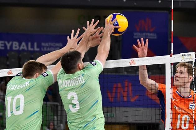 Ljubljana, Slovenia, 17th July 2024: Tom Koops of Netherlands in action against Uros Planinsic of Slovenia during the IVNL Volleyball Nations League, Week 3 match, between Netherlands and Slovenia at Arena Stozice, Ljubljana, Slovenia. (Natasa Kupljenik SPP) Copyright: xNatasaxKupljenikx xSPPx SPP_1018241