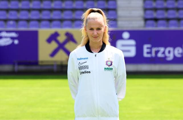 Teampraesentation Erz.Aue 3.Liga Physiotherapeutin Lisa Wiedner, FC Erzgebirge Aue; 3.Liga, Porträttermin 2025 2026 , Aue, 17.07.2025, Erzgebirgsstadion, Fußball , Nur zur redaktionellen Nutzung. Only editorial use.