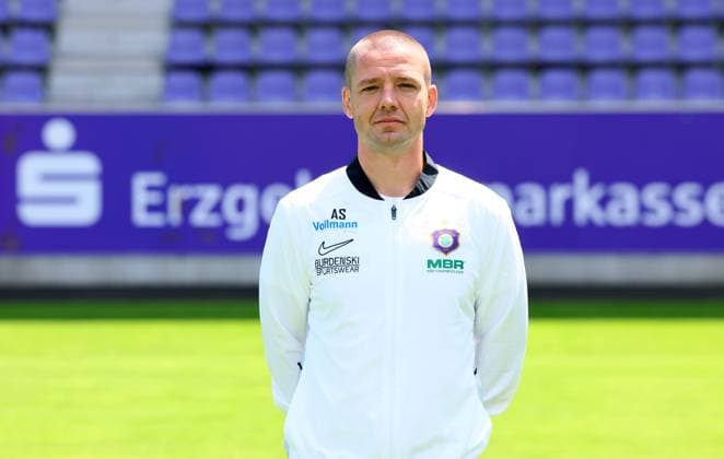 Teampraesentation Erz.Aue 3.Liga Co-Trainer Adam Susac, FC Erzgebirge Aue; 3.Liga, Porträttermin 2025 2026 , Aue, 17.07.2025, Erzgebirgsstadion, Fußball , Nur zur redaktionellen Nutzung. Only editorial use.