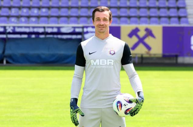 Teampraesentation Erz.Aue 3.Liga Torwart Martin Männel Maennel, FC Erzgebirge Aue; 3.Liga, Porträttermin 2025 2026 , Aue, 17.07.2025, Erzgebirgsstadion, Fußball , Nur zur redaktionellen Nutzung. Only editorial use.