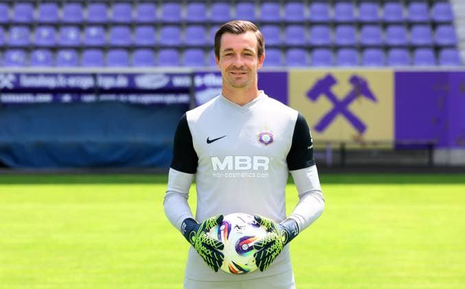 Teampraesentation Erz.Aue 3.Liga Torwart Martin Männel Maennel, FC Erzgebirge Aue; 3.Liga, Porträttermin 2025 2026 , Aue, 17.07.2025, Erzgebirgsstadion, Fußball , Nur zur redaktionellen Nutzung. Only editorial use.