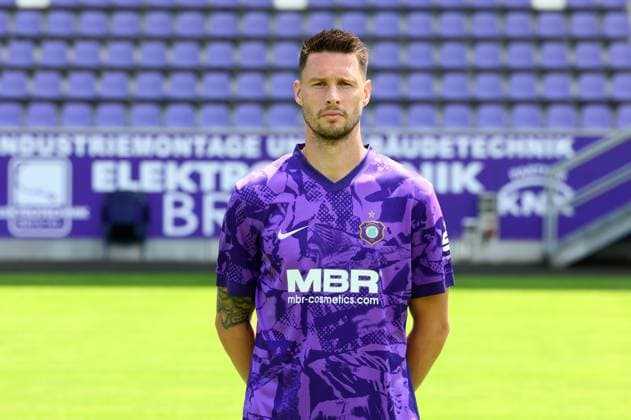Teampraesentation Erz.Aue 3.Liga Ryan Malone, FC Erzgebirge Aue; 3.Liga, Porträttermin 2025 2026 , Aue, 17.07.2025, Erzgebirgsstadion, Fußball , Nur zur redaktionellen Nutzung. Only editorial use.