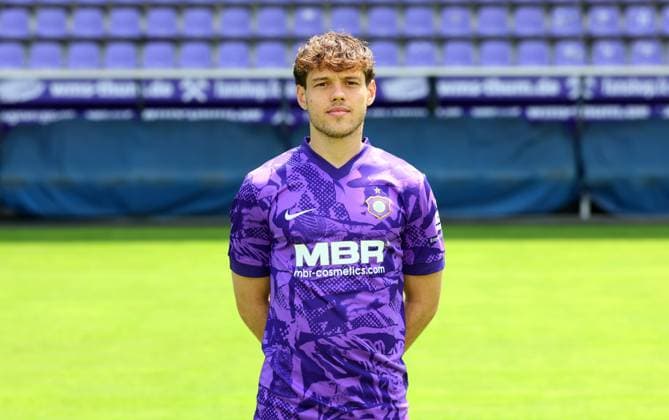 Teampraesentation Erz.Aue 3.Liga Mika Clausen, FC Erzgebirge Aue; 3.Liga, Porträttermin 2025 2026 , Aue, 17.07.2025, Erzgebirgsstadion, Fußball , Nur zur redaktionellen Nutzung. Only editorial use.