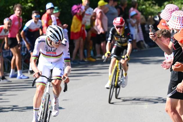 Tour de France 2025 Stage 12 HAUTACAM, FRANCE - JULY 17 : Attack of Pogacar Tadej (SLO) of UAE Team Emirates - XRG, Vingegaard Jonas (DEN) of Team Visma - Lease a Bike during stage 12 of the 112th edition of Tour de France an UCI World Tour 2.UWT cycling road race stage for Men Elite of 181 km with start in Auch and finish in Hautacam on July 17, 2025 in Hautacam, France, 17 07 2025 ( Motordriver Kenny Verfaillie - Hautacam France  Copyright: xVincentxKalutx