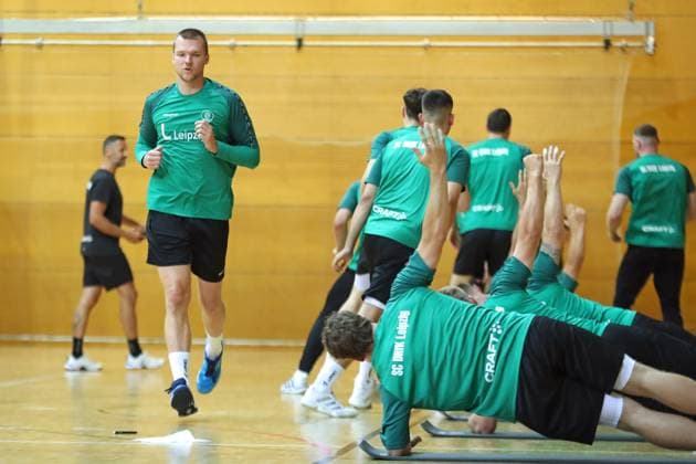 HBL1: Trainingsauftakt des SC DHfK Leipzig, 17.07.25 Torwart Tomas Mrkva (16, SC DHfK Leipzig). Handball, DAIKIN HBL, Saison 2025 2026, Trainingsauftakt des SC DHfK Leipzig am 17.07.25 in der Quarterback Immobilien Arena Leipzig Kleine Arena. Copyright: xBEAUTIFULxSPORTS JanxKaeferx