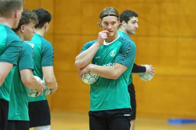 HBL1: Trainingsauftakt des SC DHfK Leipzig, 17.07.25 Blaer Hinriksson (44, SC DHfK Leipzig). Handball, DAIKIN HBL, Saison 2025 2026, Trainingsauftakt des SC DHfK Leipzig am 17.07.25 in der Quarterback Immobilien Arena Leipzig Kleine Arena. Copyright: xBEAUTIFULxSPORTS JanxKaeferx