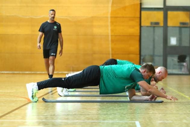 HBL1: Trainingsauftakt des SC DHfK Leipzig, 17.07.25 Franz Semper (32, SC DHfK Leipzig) im Vordergrund. Handball, DAIKIN HBL, Saison 2025 2026, Trainingsauftakt des SC DHfK Leipzig am 17.07.25 in der Quarterback Immobilien Arena Leipzig Kleine Arena. Copyright: xBEAUTIFULxSPORTS JanxKaeferx
