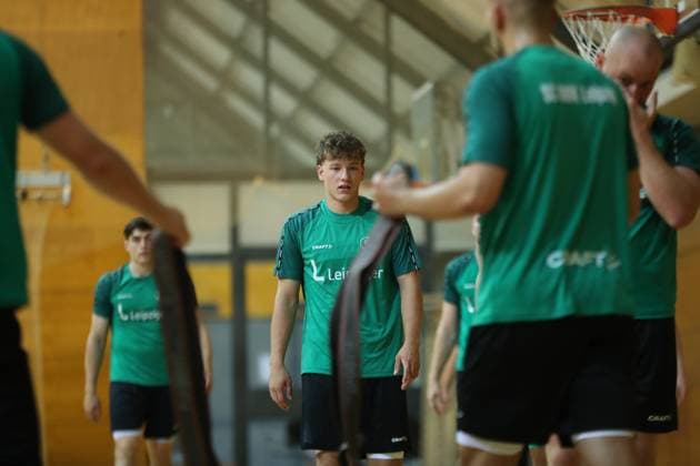 HBL1: Trainingsauftakt des SC DHfK Leipzig, 17.07.25 Tom Koschek (76, SC DHfK Leipzig). Handball, DAIKIN HBL, Saison 2025 2026, Trainingsauftakt des SC DHfK Leipzig am 17.07.25 in der Quarterback Immobilien Arena Leipzig Kleine Arena. Copyright: xBEAUTIFULxSPORTS JanxKaeferx