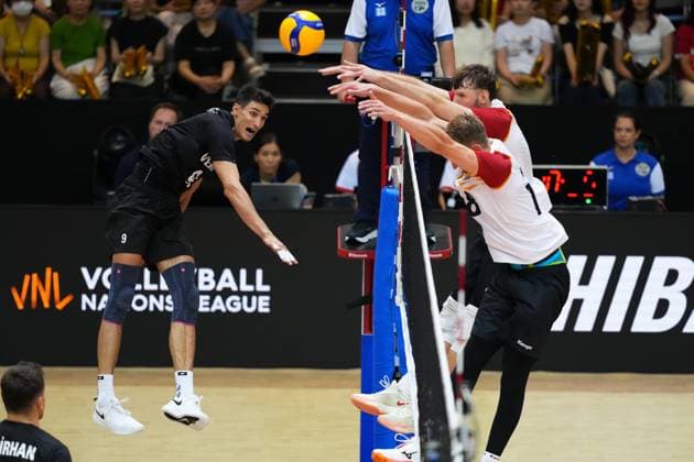 Sport Bilder des Tages Ramazan Efe Mandiraci (TUR), JULY 17, 2025 - Volleyball : FIVB Volleyball Nations League 2025 Men s Preliminary Round match between Turkey 3-1 Germany at Chiba Port Arena, Chiba, Japan. Noxthirdxpartyxsales  aflo_297973365