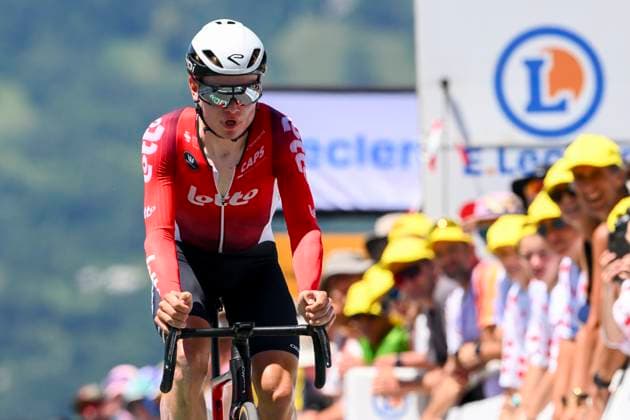 Tour de France 2025 Stage 13 PEYRAGUDES, FRANCE - JULY 18 : Van Eetvelt Lennert (BEL) of Lotto at the finish line during stage 13 of the 112th edition of Tour de France an UCI World Tour 2.UWT Individual Time Trial stage for Men Elite of 11 km with start in Loudenvielle and finish in Peyragudes on July 18, 2025 in Peyragudes, France, 18 07 2025 ( Motordriver Kenny Verfaillie - Peyragudes France  Copyright: xVincentxKalutx