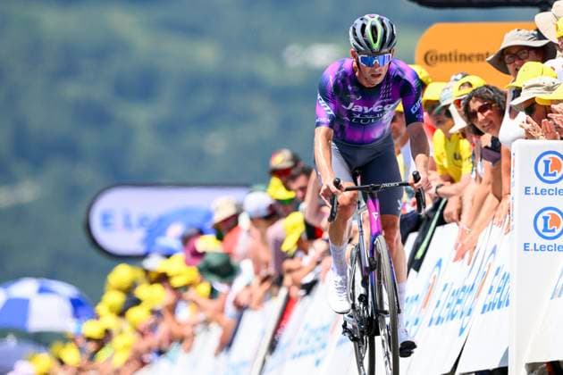 Tour de France 2025 Stage 13 PEYRAGUDES, FRANCE - JULY 18 : Reinders Elmar (NED) of Team Jayco AlUla at the finish line during stage 13 of the 112th edition of Tour de France an UCI World Tour 2.UWT Individual Time Trial stage for Men Elite of 11 km with start in Loudenvielle and finish in Peyragudes on July 18, 2025 in Peyragudes, France, 18 07 2025 ( Motordriver Kenny Verfaillie - Peyragudes France  Copyright: xVincentxKalutx