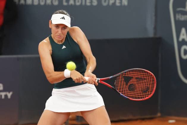 GER, Hamburg, xFSx, ATP250 Frauen-Tennistunier , MSC Hamburg Ladies Open 2025 , Viertelfinale ,17.07.2025 v.l. Kaja Juvan (SLO) spielt eine Rueckhand Copyright: HMBxMedia FernandoxSoares