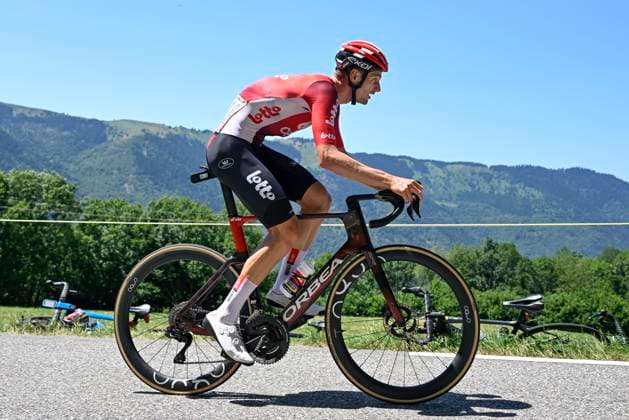 Tour de France 2025 Stage 13 PEYRAGUDES, FRANCE - JULY 18 : Van Moer Brent (BEL) of Lotto in action during stage 13 of the 112th edition of Tour de France an UCI World Tour 2.UWT Individual Time Trial stage for Men Elite of 11 km with start in Loudenvielle and finish in Peyragudes on July 18, 2025 in Peyragudes, France, 18 07 2025 ( Motordriver Kenny Verfaillie - Peyragudes France  Copyright: xJanxDexMeuleneirx
