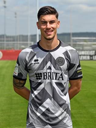 17.07.2025, xjhx, Fussball 3.Liga, SV Wehen Wiesbaden - Fototermin Saison 2025 26, Noah Brdar ; SV Wehen Wiesbaden; 3.Liga, Porträttermin 2025 2026 Wiesbaden