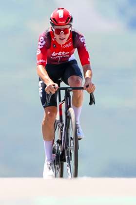 Tour de France 2025 Stage 13 PEYRAGUDES, FRANCE - JULY 18 : Berckmoes Jenno (BEL) of Lotto Cycling Team at the finish line during stage 13 of the 112th edition of Tour de France an UCI World Tour 2.UWT Individual Time Trial stage for Men Elite of 11 km with start in Loudenvielle and finish in Peyragudes on July 18, 2025 in Peyragudes, France, 18 07 2025 ( Motordriver Kenny Verfaillie - Peyragudes France  Copyright: xVincentxKalutx