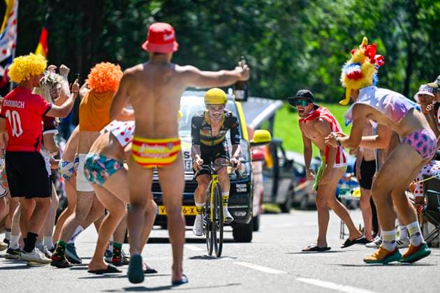 Tour de France 2025 Stage 13 PEYRAGUDES, FRANCE - JULY 18 : Campenaerts Victor (BEL) of Team Visma - Lease a Bike in action during stage 13 of the 112th edition of Tour de France an UCI World Tour 2.UWT Individual Time Trial stage for Men Elite of 11 km with start in Loudenvielle and finish in Peyragudes on July 18, 2025 in Peyragudes, France, 18 07 2025 ( Motordriver Kenny Verfaillie - Peyragudes France  Copyright: xJanxDexMeuleneirx