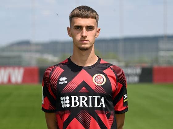 17.07.2025, xjhx, Fussball 3.Liga, SV Wehen Wiesbaden - Fototermin Saison 2025 26, Justin Janitzek ; SV Wehen Wiesbaden; 3.Liga, Porträttermin 2025 2026 Wiesbaden