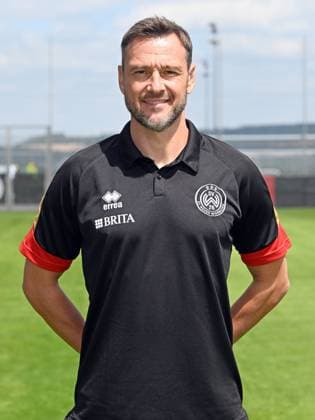 17.07.2025, xjhx, Fussball 3.Liga, SV Wehen Wiesbaden - Fototermin Saison 2025 26, Trainer Nils Doering; SV Wehen Wiesbaden; 3.Liga, Porträttermin 2025 2026 Wiesbaden