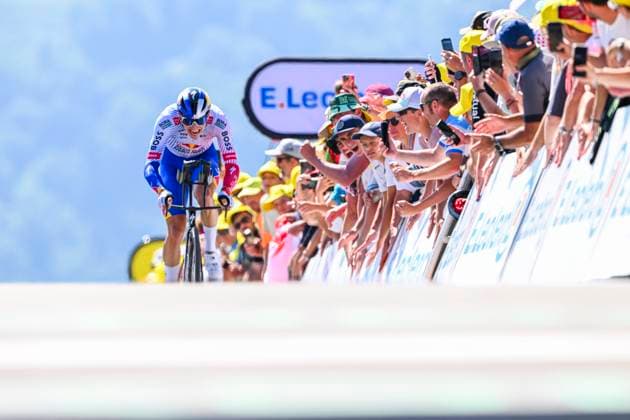 Tour de France 2025 Stage 13 PEYRAGUDES, FRANCE - JULY 18 : Lipowitz Florian (GER) of Red Bull BORA - Hansgrohe at the finish line during stage 13 of the 112th edition of Tour de France an UCI World Tour 2.UWT Individual Time Trial stage for Men Elite of 11 km with start in Loudenvielle and finish in Peyragudes on July 18, 2025 in Peyragudes, France, 18 07 2025 ( Motordriver Kenny Verfaillie - Peyragudes France  Copyright: xVincentxKalutx