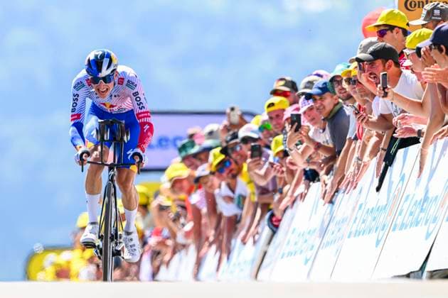 Tour de France 2025 Stage 13 PEYRAGUDES, FRANCE - JULY 18 : Lipowitz Florian (GER) of Red Bull BORA - Hansgrohe at the finish line during stage 13 of the 112th edition of Tour de France an UCI World Tour 2.UWT Individual Time Trial stage for Men Elite of 11 km with start in Loudenvielle and finish in Peyragudes on July 18, 2025 in Peyragudes, France, 18 07 2025 ( Motordriver Kenny Verfaillie - Peyragudes France  Copyright: xVincentxKalutx
