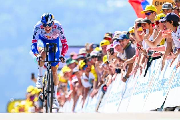 Tour de France 2025 Stage 13 PEYRAGUDES, FRANCE - JULY 18 : Lipowitz Florian (GER) of Red Bull BORA - Hansgrohe at the finish line during stage 13 of the 112th edition of Tour de France an UCI World Tour 2.UWT Individual Time Trial stage for Men Elite of 11 km with start in Loudenvielle and finish in Peyragudes on July 18, 2025 in Peyragudes, France, 18 07 2025 ( Motordriver Kenny Verfaillie - Peyragudes France  Copyright: xVincentxKalutx