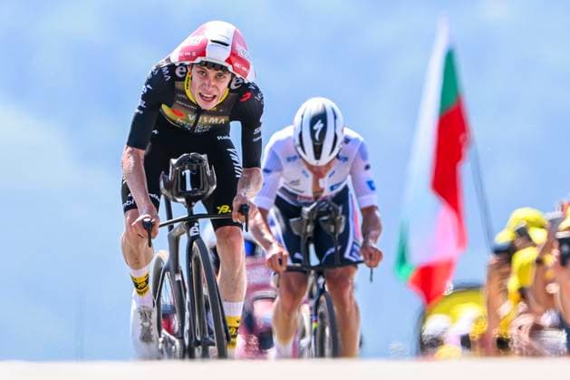 Tour de France 2025 Stage 13 PEYRAGUDES, FRANCE - JULY 18 : Vingegaard Jonas (DEN) of Team Visma - Lease a Bike, Evenepoel Remco (BEL) of Soudal - Quick Step at the finish line during stage 13 of the 112th edition of Tour de France an UCI World Tour 2.UWT Individual Time Trial stage for Men Elite of 11 km with start in Loudenvielle and finish in Peyragudes on July 18, 2025 in Peyragudes, France, 18 07 2025 ( Motordriver Kenny Verfaillie - Peyragudes France  Copyright: xVincentxKalutx