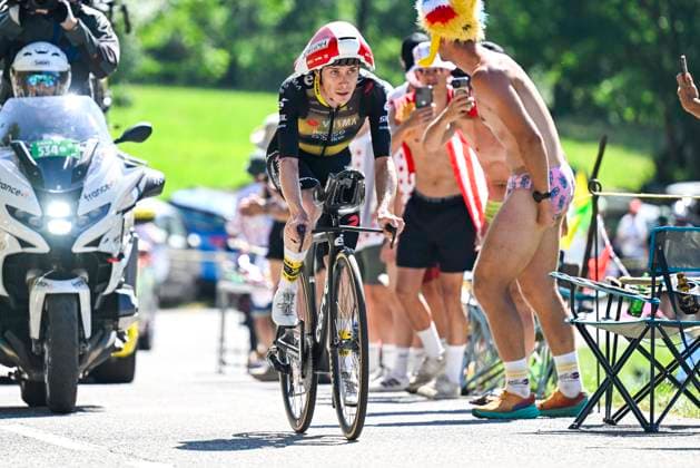 Tour de France 2025 Stage 13 PEYRAGUDES, FRANCE - JULY 18 :Vingegaard Jonas (DEN) of Team Visma - Lease a Bike in action during stage 13 of the 112th edition of Tour de France an UCI World Tour 2.UWT Individual Time Trial stage for Men Elite of 11 km with start in Loudenvielle and finish in Peyragudes on July 18, 2025 in Peyragudes, France, 18 07 2025 ( Motordriver Kenny Verfaillie - Peyragudes France  Copyright: xJanxDexMeuleneirx