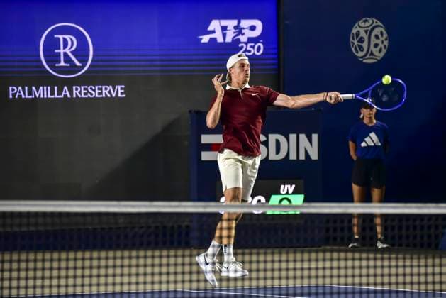LOS CABOS TENNIS OPEN 2025 LOS CABOS TENNIS OPEN 2025 SHAPOVALOV VS WALTON 18072025 LOS CABOS, BAJA CALIFORNIA, MEXICO. Action photo of Denis Shapovalov of Canada during semifinal singles game of Los Cabos Tennis Open 2025 held at the Mextenis Stadium of the Cabo Sports Complex of Los Cabos, Baja California, Mexico. Foto de accion de Denis Shapovalov de Canada, durante juego de semifinal de singles en Los Cabos Tennis Open 2025 celebrado en el Estadio Mextenis del Cabo Sports Complex de Los Cabos, Baja California, Mexico. PHOTO BY IMAGENSHOP AGENCIA FOTOGRAFICA LOS CABOS BAJA CALIFORNIA MEXICO Copyright: xIMAGENSHOPxAGENCIAxFOTOGRAFICAx