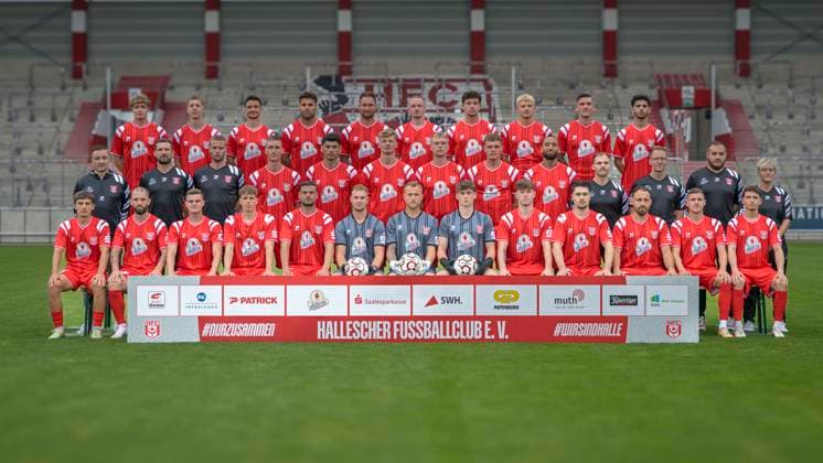Hallescher FC, Mannschaft, Teamfoto, Portraets, Spielerfoto, Fussball, RL Nordost, Saison 2025 26, 17.07.2025 Halle Leuna Chemie Stadion ST Deutschland
