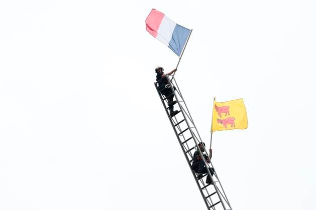 Tour de France 2025 Stage 14 LUCHON SUPERBAGNERES, FRANCE - JULY 19 : Illustration picture of fans during stage 14 of the 112th edition of Tour de France an UCI World Tour 2.UWT cycling road race stage for Men Elite of 183 km with start in Pau and finish in Luchon Superbagneres on July 19, 2025 in Luchon Superbagneres, France, 19 07 2025 ( Motordriver Kenny Verfaillie - Luchon Superbagneres France  Copyright: xLucaxBettinix
