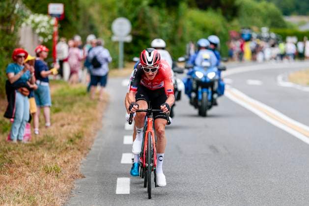 Tour de France 2025 Stage 14 LUCHON SUPERBAGNERES, FRANCE - JULY 19 : Rider of Ineos Grenadiers in action during stage 14 of the 112th edition of Tour de France an UCI World Tour 2.UWT cycling road race stage for Men Elite of 183 km with start in Pau and finish in Luchon Superbagneres on July 19, 2025 in Luchon Superbagneres, France, 19 07 2025 ( Motordriver Kenny Verfaillie - Luchon Superbagneres France  Copyright: xLucaxBettinix