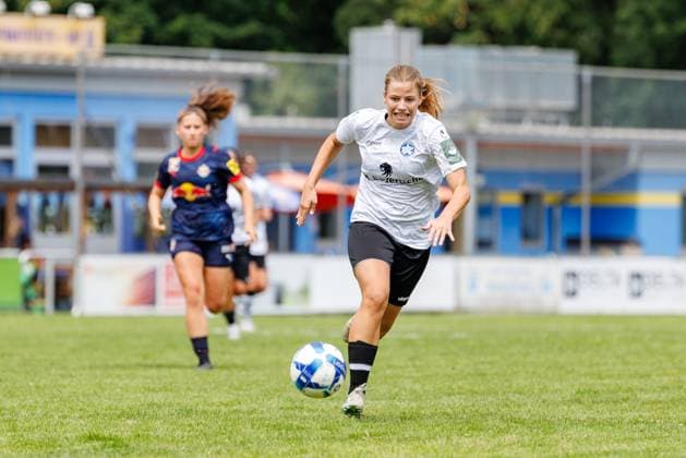 Sophie Marten (23, FFC Wacker München) beim Spiel FFC Wacker München v FC Red Bull Salzburg, Fußball, Frauen, Regionalliga Süd, 2025 2026, Testspiel am 19.07.2025 in Fürstenfeldbruck, Stadion a. d. Klosterstraße. Bayern Deutschland