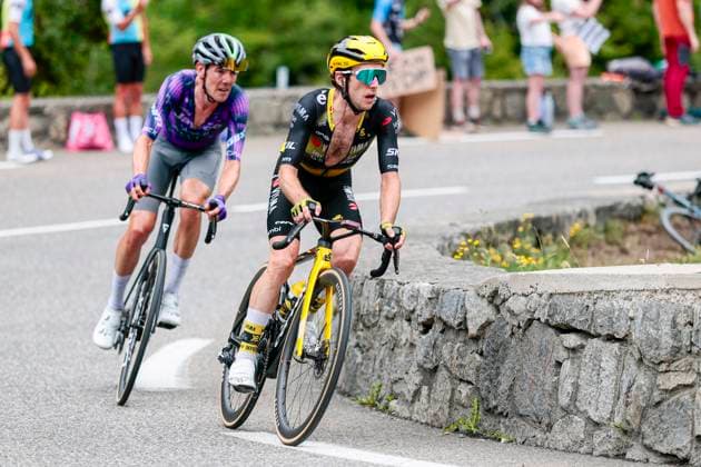 Tour de France 2025 Stage 14 LUCHON SUPERBAGNERES, FRANCE - JULY 19 : Yates Simon (GBR) of Team Visma - Lease a Bike in action during stage 14 of the 112th edition of Tour de France an UCI World Tour 2.UWT cycling road race stage for Men Elite of 183 km with start in Pau and finish in Luchon Superbagneres on July 19, 2025 in Luchon Superbagneres, France, 19 07 2025 ( Motordriver Kenny Verfaillie - Luchon Superbagneres France  Copyright: xLucaxBettinix