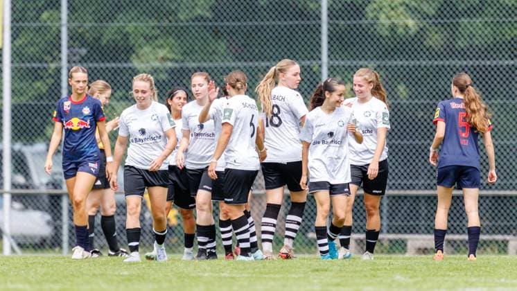 Team (FFC Wacker München) beim Spiel FFC Wacker München v FC Red Bull Salzburg, Fußball, Frauen, Regionalliga Süd, 2025 2026, Testspiel am 19.07.2025 in Fürstenfeldbruck, Stadion a. d. Klosterstraße. Bayern Deutschland